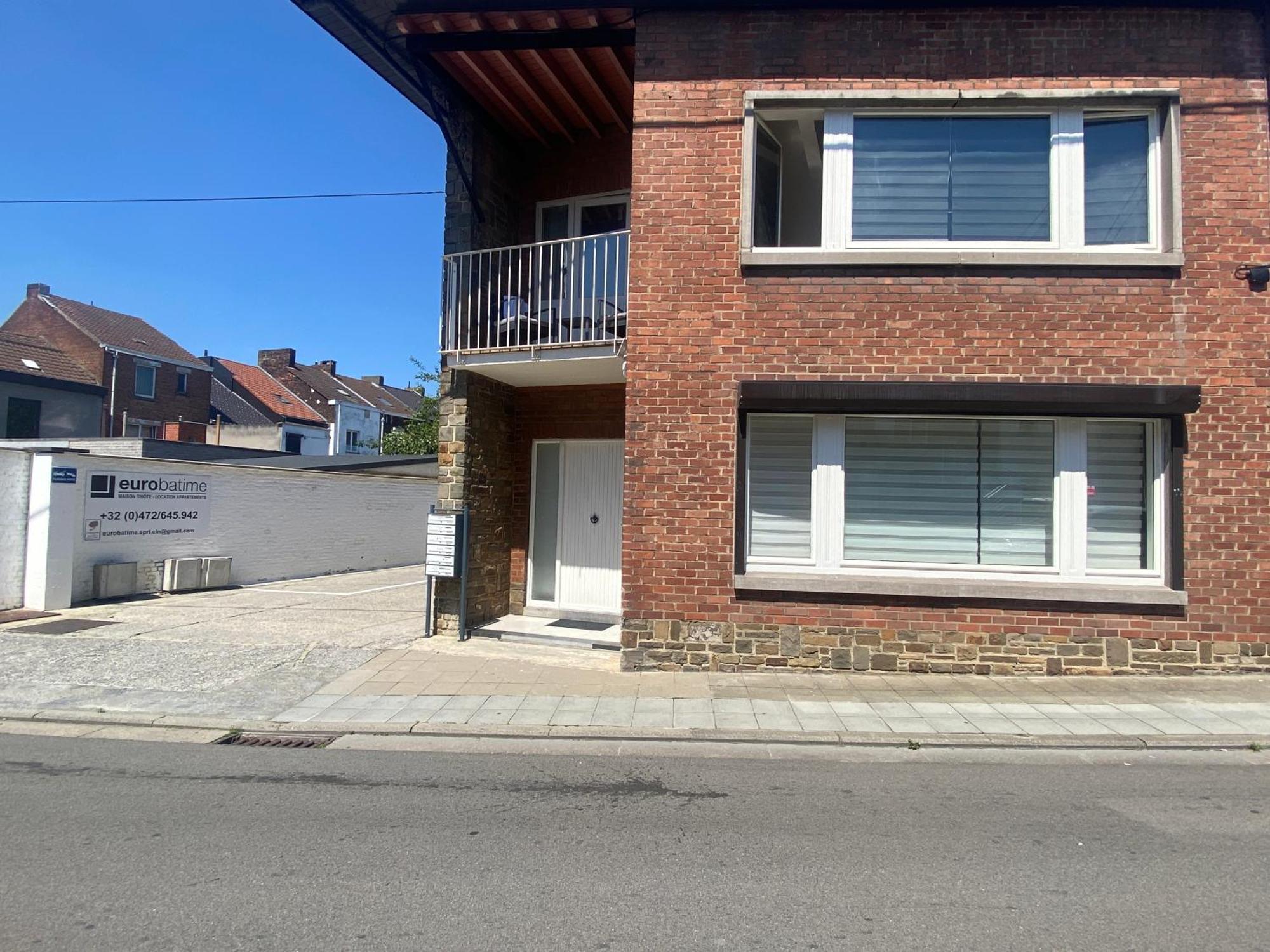 1-D011 Superbe Appartement Spacieux Tres Calme Шарлеруа Экстерьер фото